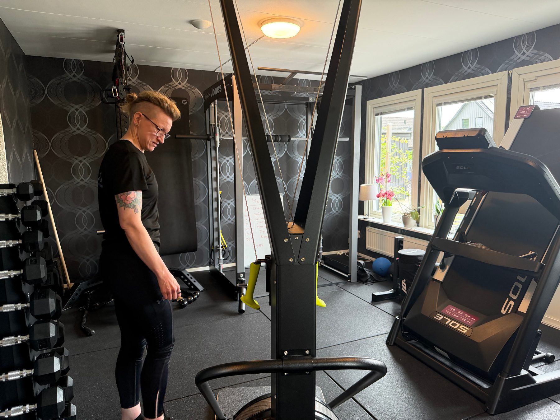 Pernilla i studion hos Team Pilla